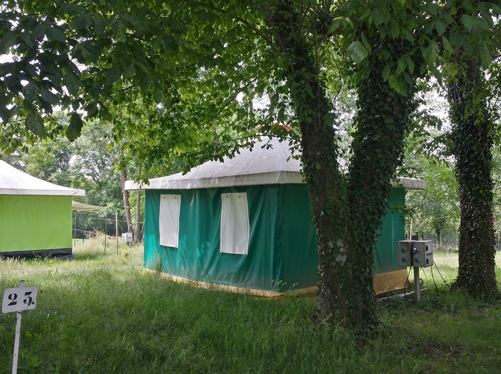 Aire de camping sous toile